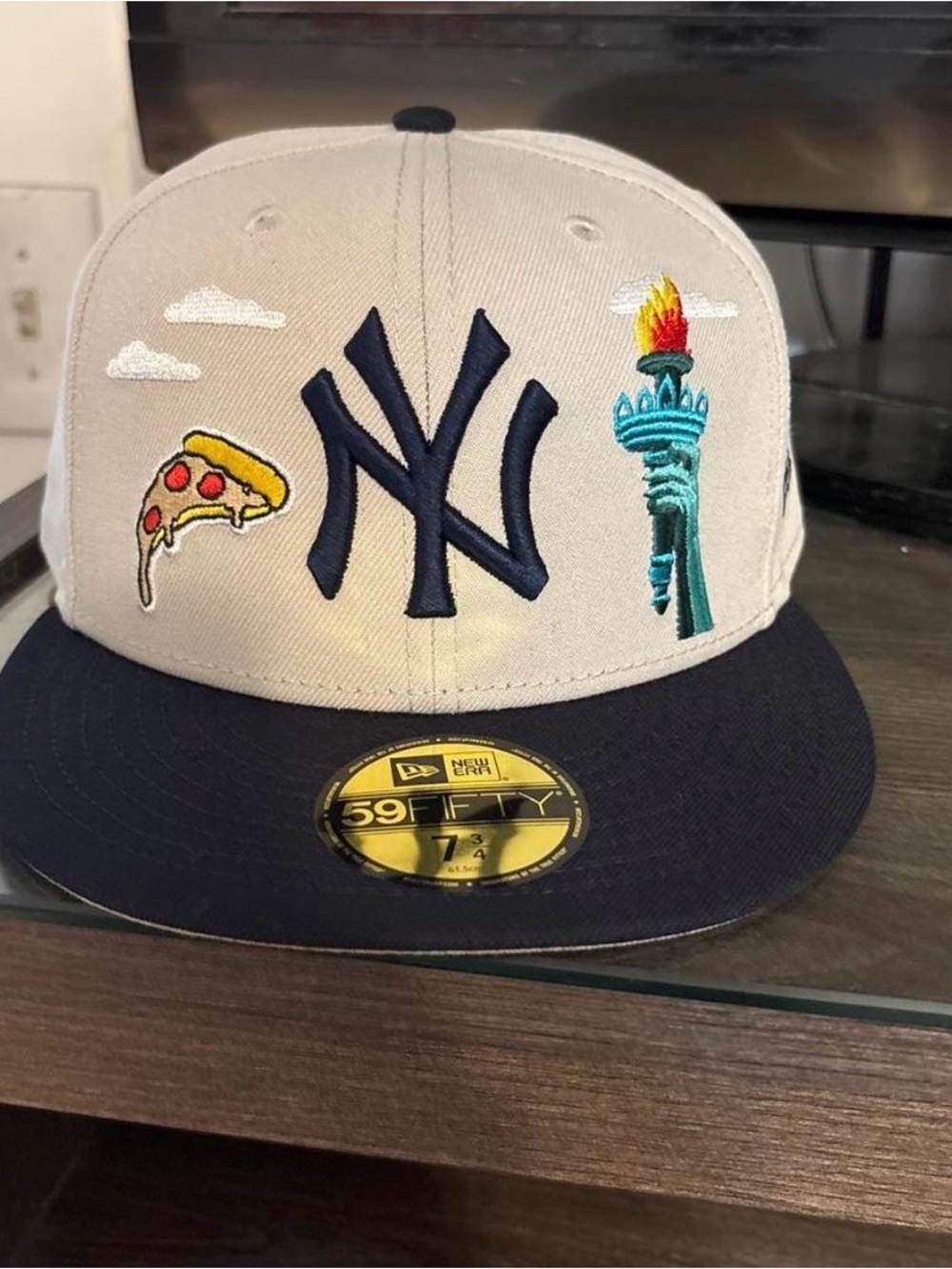 Yankees New Era fitted 7  3/4 with Statue of Liberty and pizza patch